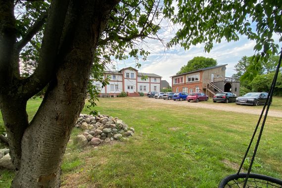 Ehemaliger Dreiseitenhof mit 7 Wohneinheiten an der Ostseeküste