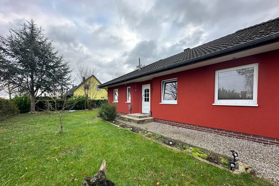 Bungalow mit idyllischem Grundstück