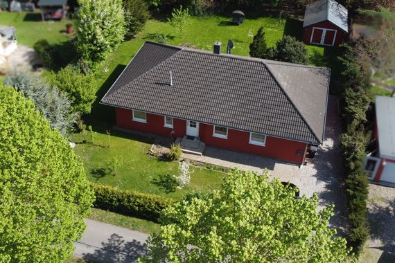 Bungalow mit idyllischem Grundstück