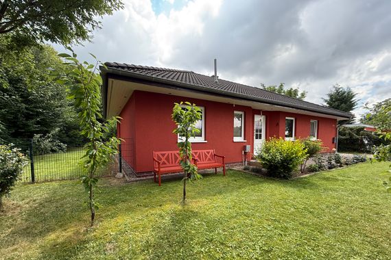 Bungalow mit idyllischem Grundstück
