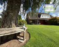 Doppelhaushälfte mit wunderschönem weitläufigen Grundstück