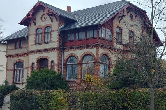 Sanierte helle großzügige 3,5 Raum Wohnung in historischer Stadtvilla im Zentrum