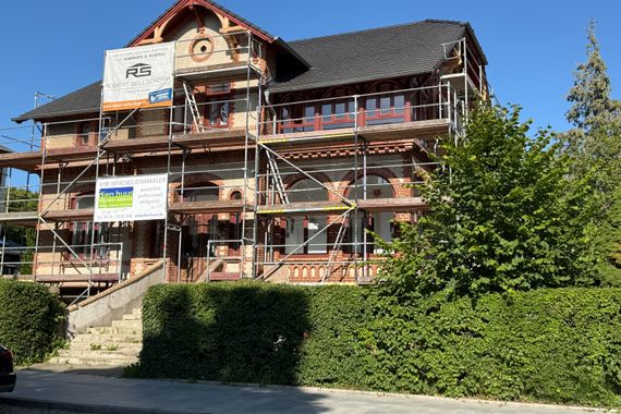 Sanierte helle großzügige 3,5 Raum Wohnung in historischer Stadtvilla im Zentrum