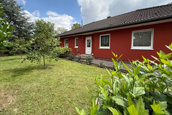 Bungalow mit idyllischem Grundstück