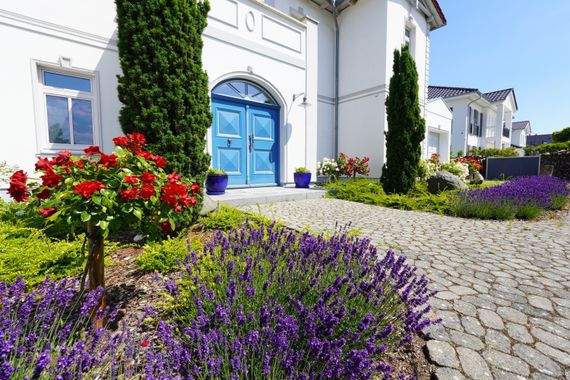 Exquisite Villa mit privatem Strandzugang und Einliegerwohnung