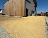 Auffahrt/Stellplätze