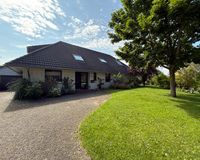 Auffahrt und Eingang